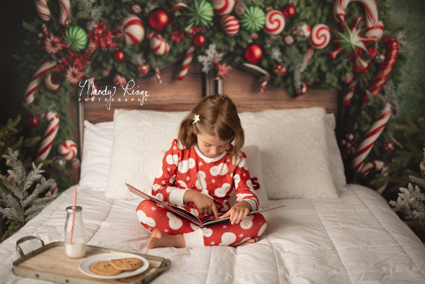 Kate クリスマス あめ ベッドヘッド 背景 Designed by Mandy Ringe Photography