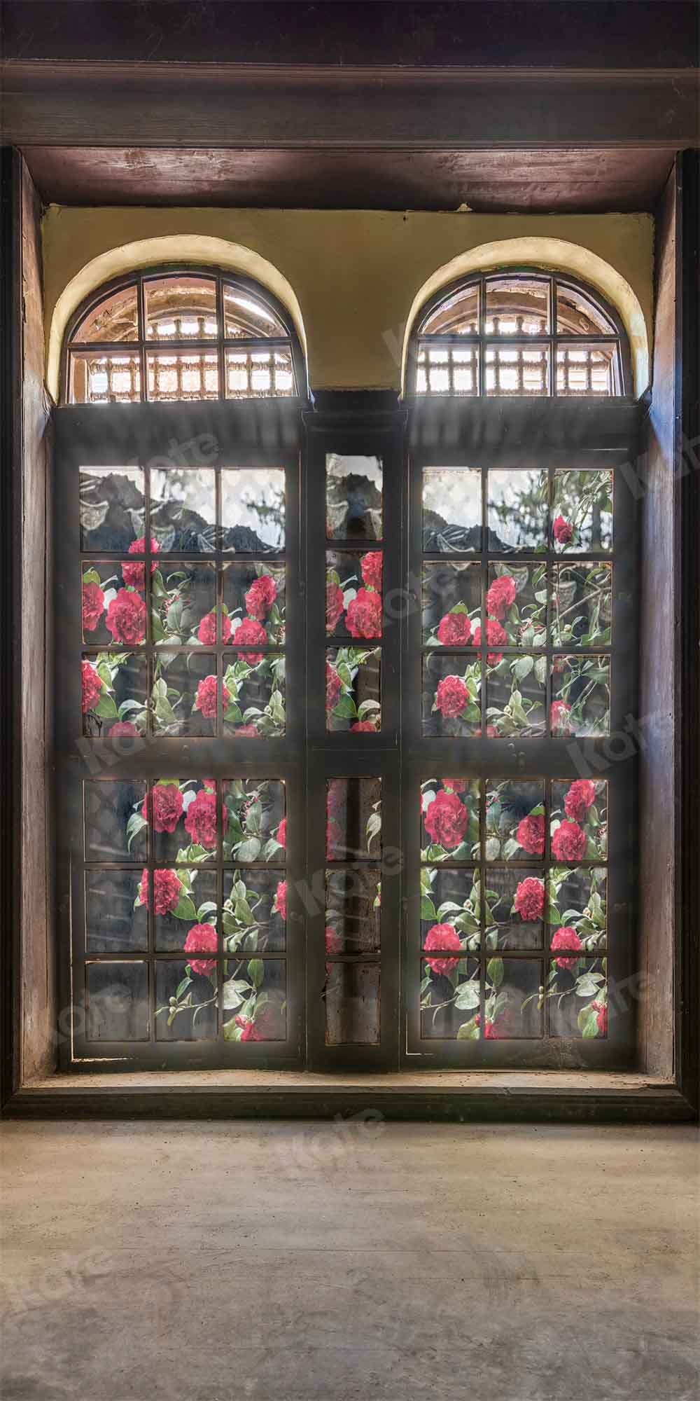 Kate窓の背景のヴィンテージの外の花Chain Photography