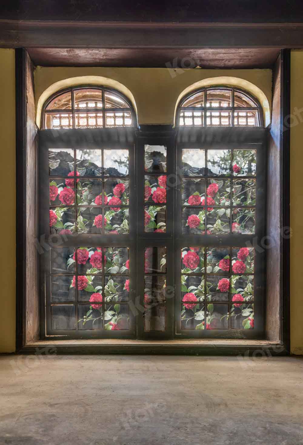 Kate窓の背景のヴィンテージの外の花Chain Photography
