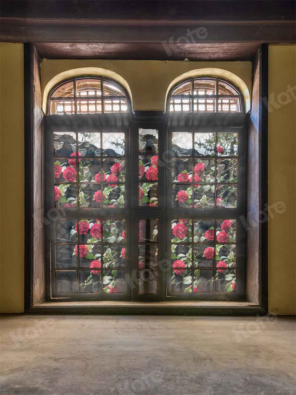 Kate窓の背景のヴィンテージの外の花Chain Photography