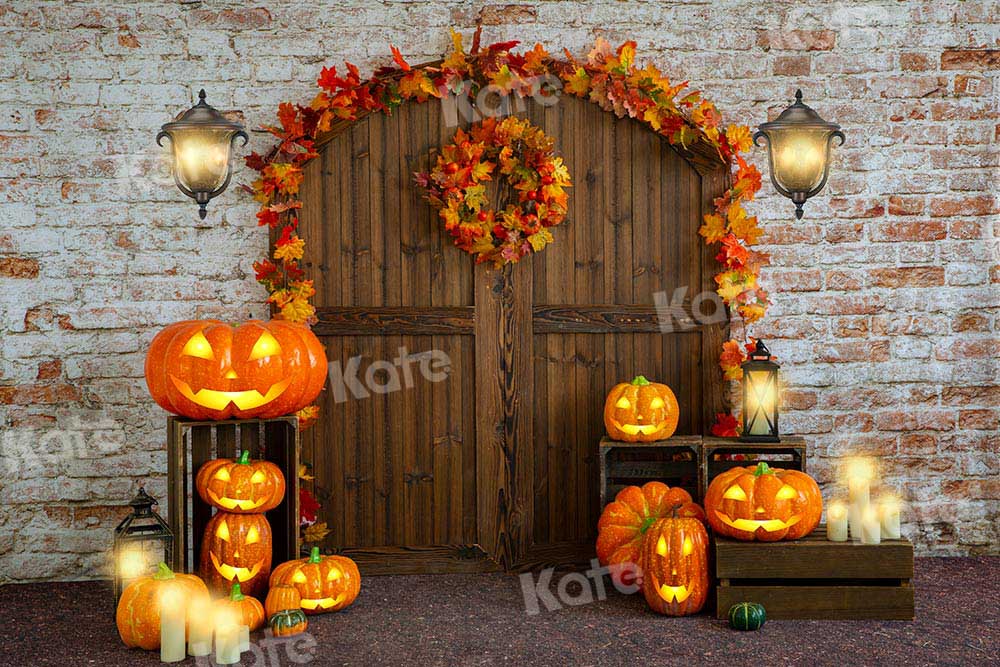 Kateハロウィーンの納屋のドアの背景はカボチャを残しますEmetselch 設計