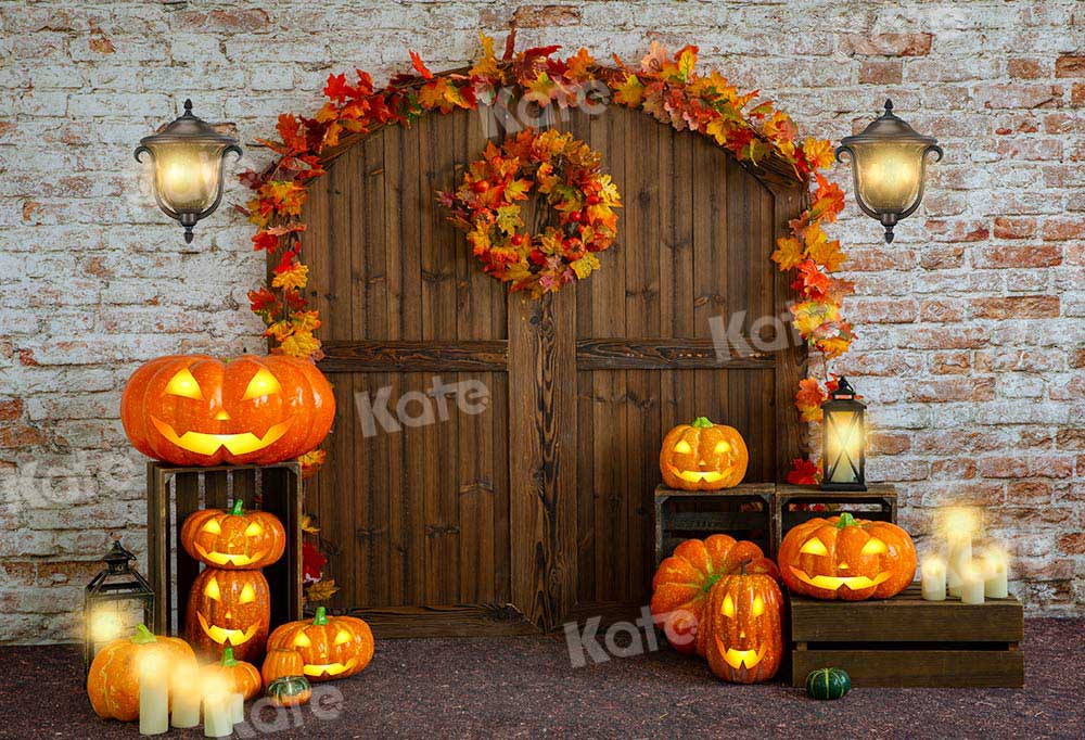Kateハロウィーンの納屋のドアの背景はカボチャを残しますEmetselch 設計
