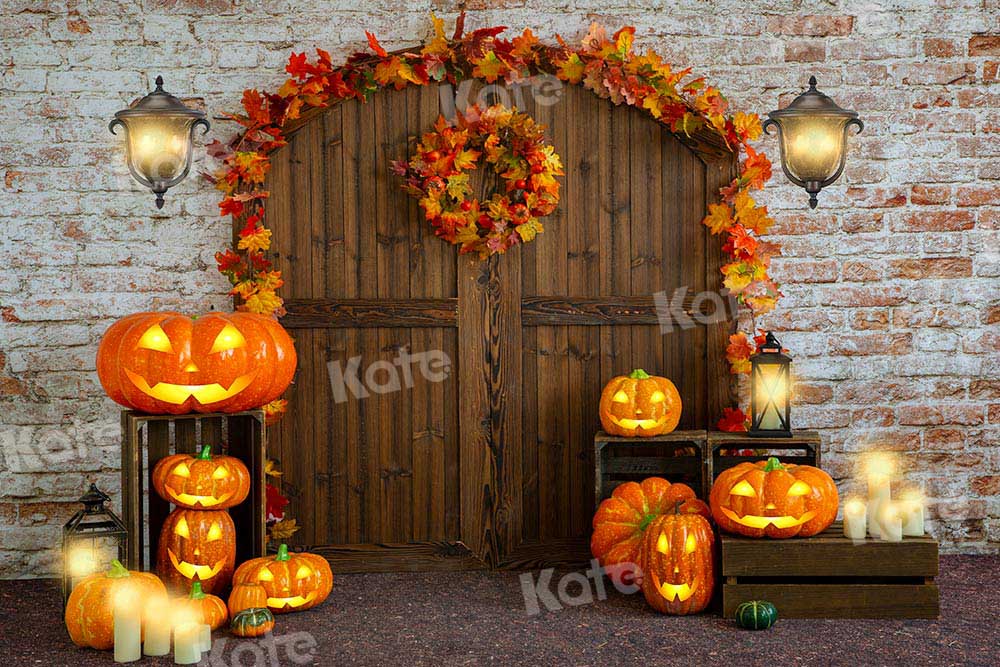 Kateハロウィーンの納屋のドアの背景はカボチャを残しますEmetselch 設計