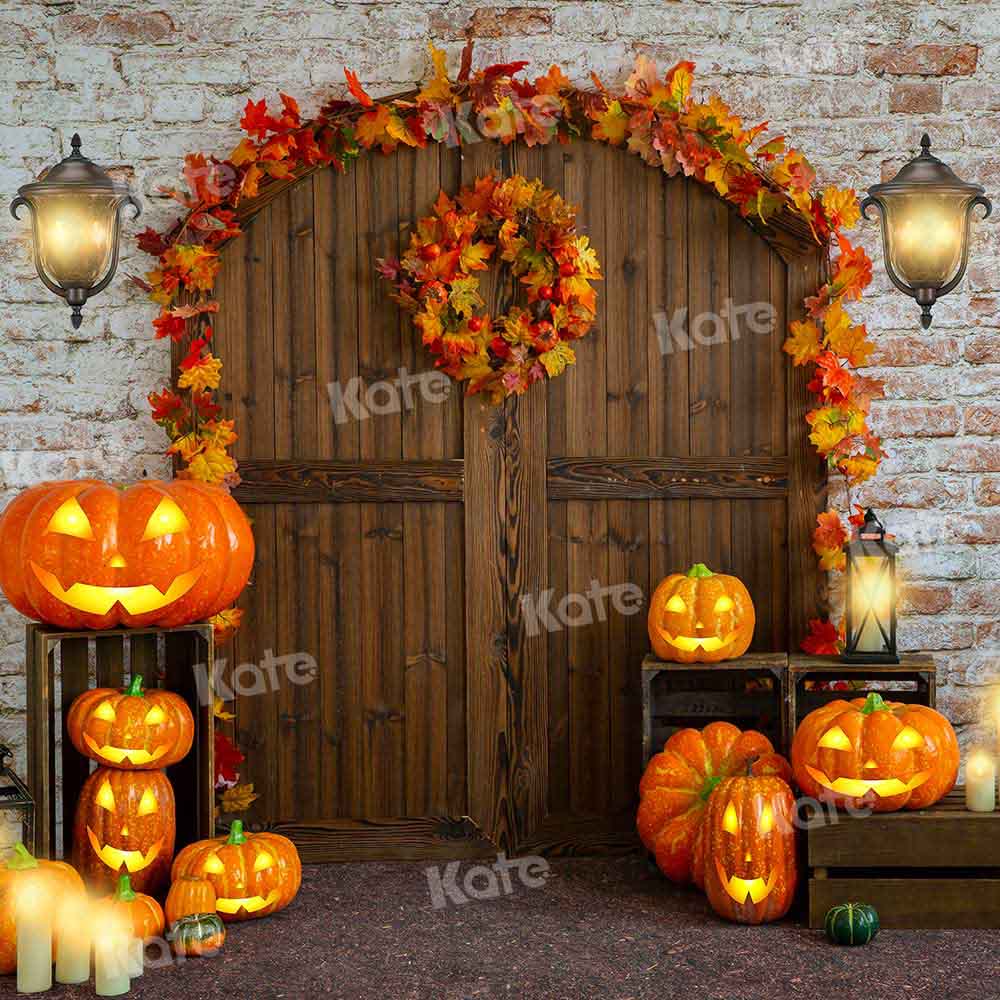 Kateハロウィーンの納屋のドアの背景はカボチャを残しますEmetselch 設計
