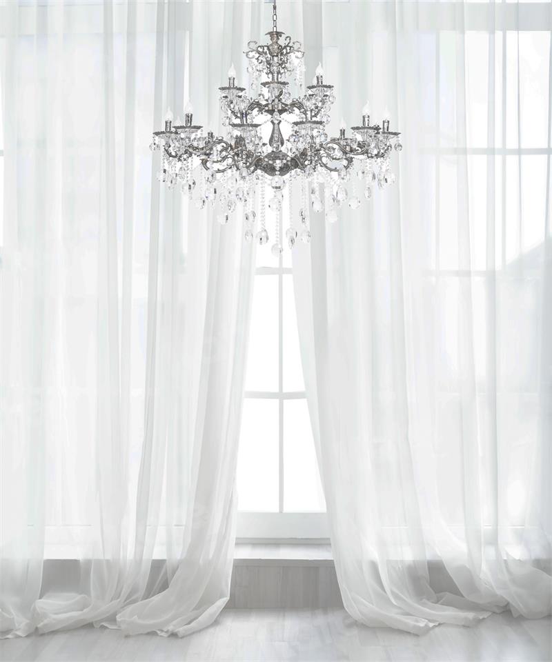 Kate白い窓の糸の結晶のシャンデリアの背景Uta Mueller設計