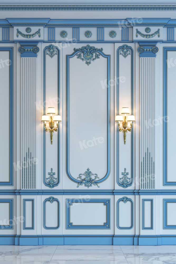 Kate写真撮影の青いレトロな壁屋内Chainデザイン