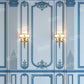 Kate写真撮影の青いレトロな壁屋内Chainデザイン