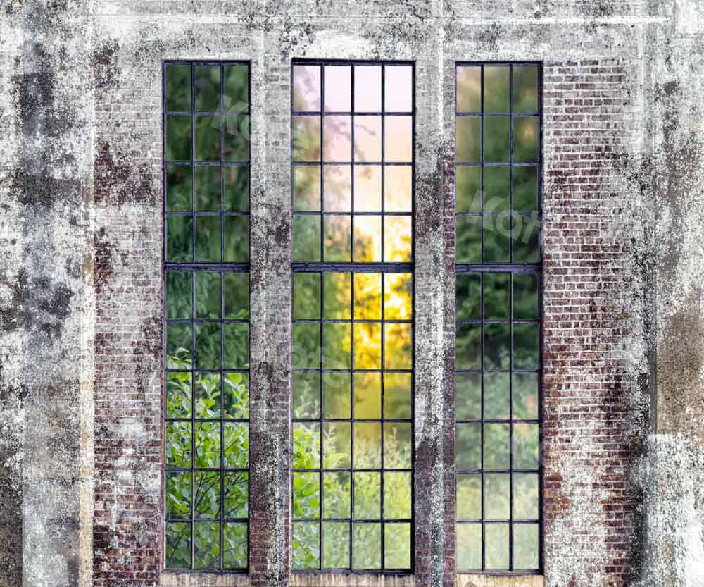 Kate窓の外のヴィンテージの壁の春の背景Chain Photography