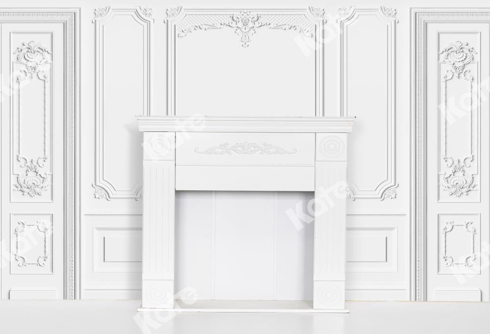 Kate白いヴィンテージ刻まれた壁の背景屋内暖炉Uta Mueller設計