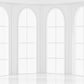 Kate写真撮影のためのアーチ型の窓の背景の白いミニマリスト