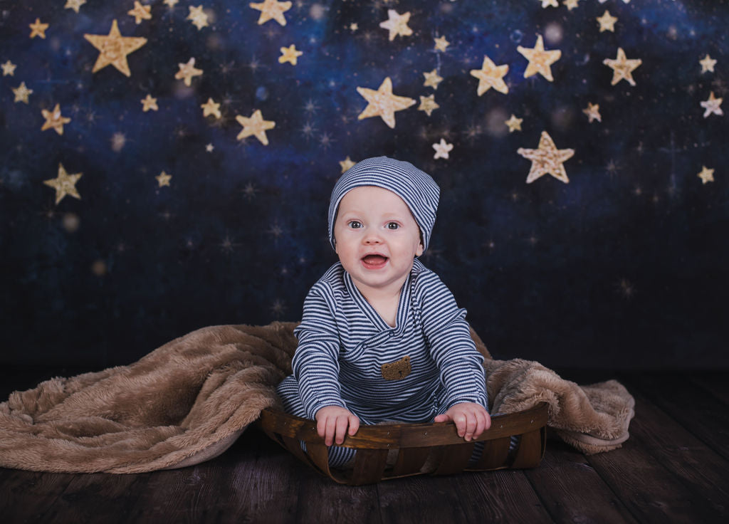 Kate 写真のための金の星の子供の背景を持つ夜空