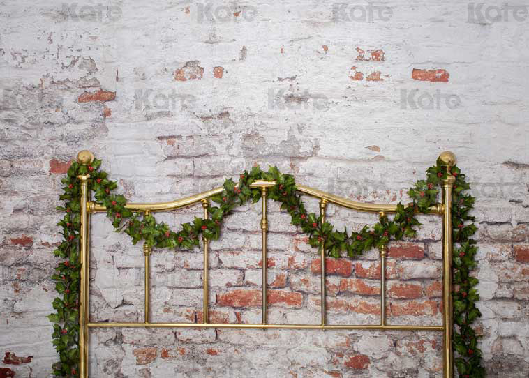 Kate アイビーヘッドボードレンガの壁の背景と半真鍮のベッド