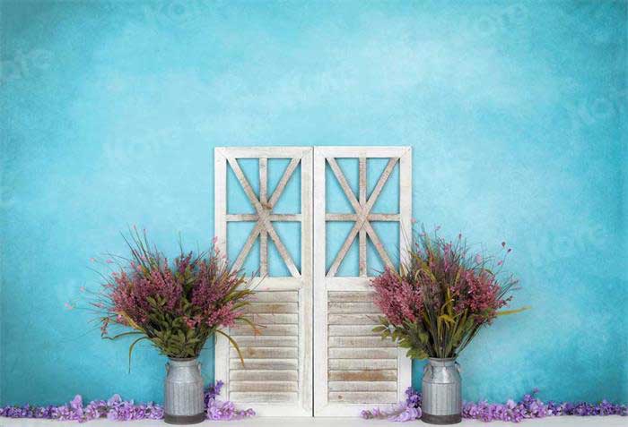 写真撮影のためのkateつの春の納屋のドアの花の背景