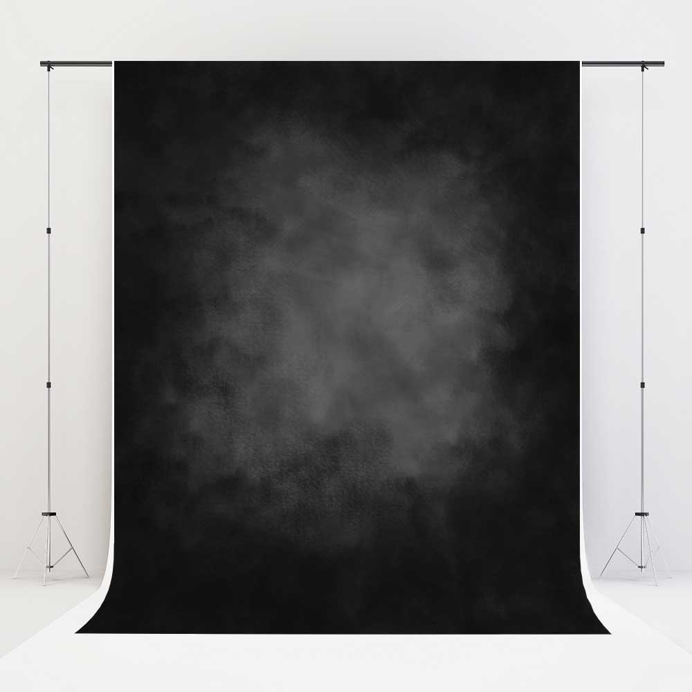 Kate 灰色のチャの周りの冷たい黒抽象的な背景の肖像画