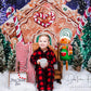 Kate ジンジャーブレッドハウスの外のクリスマスの背景