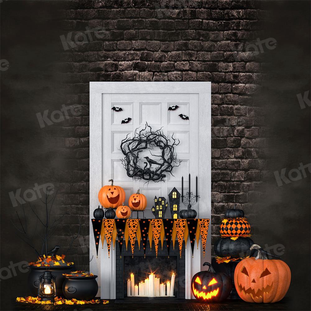 kate秋のハロウィーンの背景写真撮影のための白い木製のドアのカボチャ