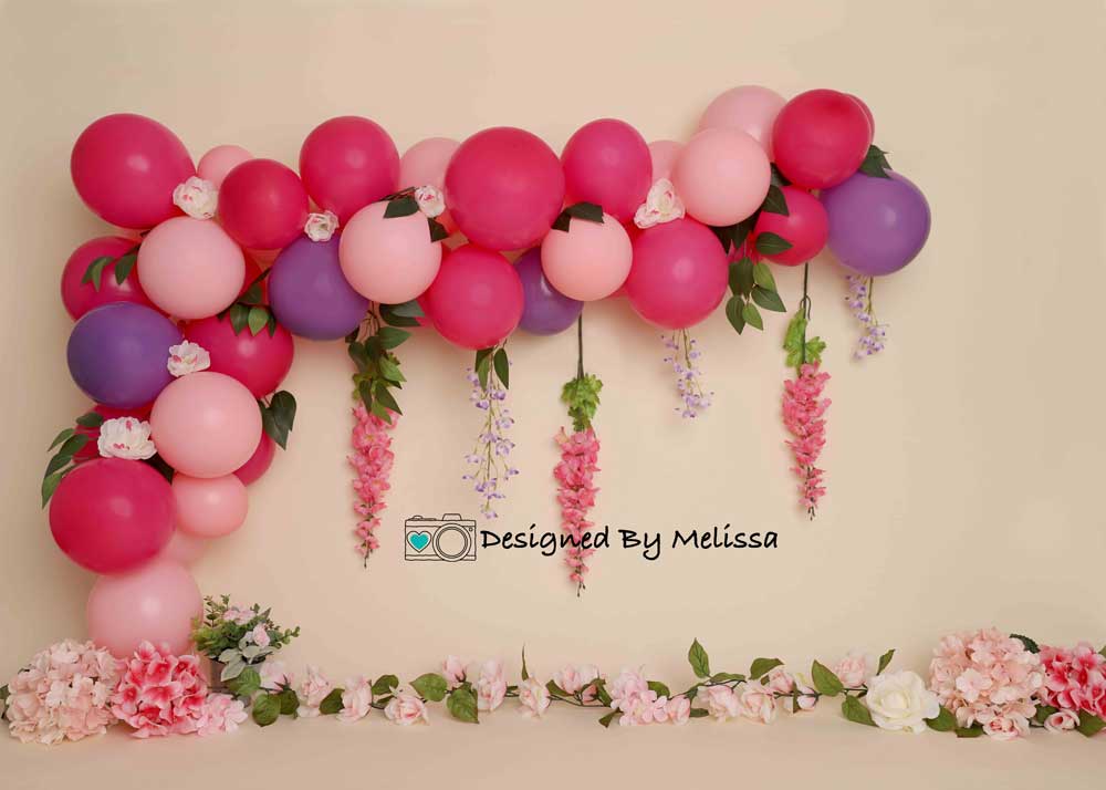 メリッサキングによって設計された写真撮影のためのKateフラワーバルーン誕生日背景ピンクパープル